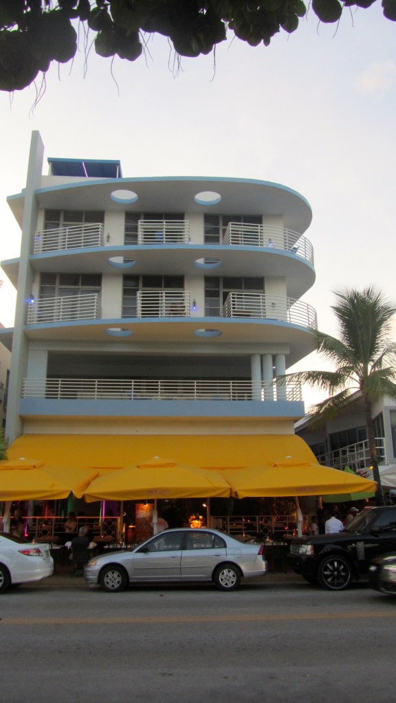 Art Deco with curves