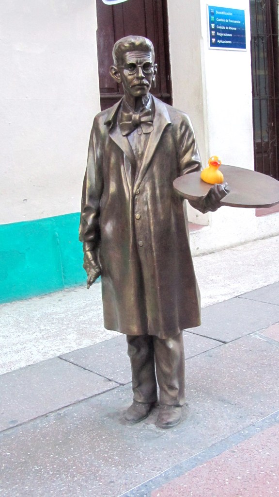 I love these statues