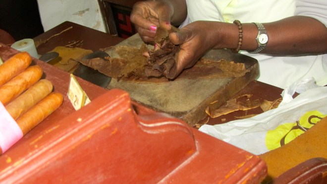 Blend of tobacco leaves to form bundle