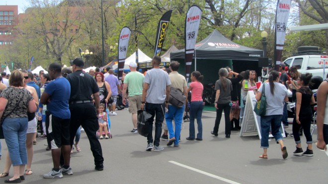 Many visitors, many venders