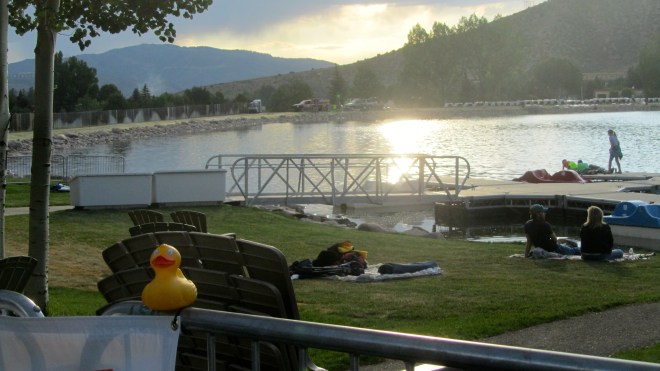 When it is dark, fireworks will explode over this lake