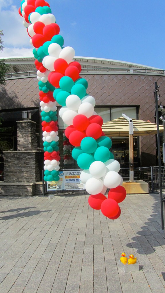 Balloons the colors of the Italian flag