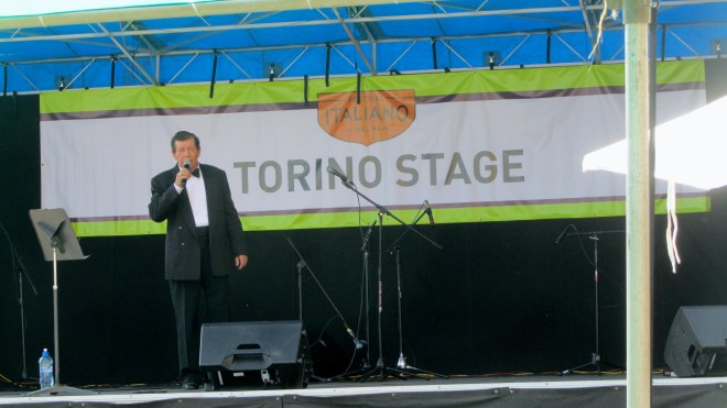 Don D'Angelo singing Frank Sinatra songs