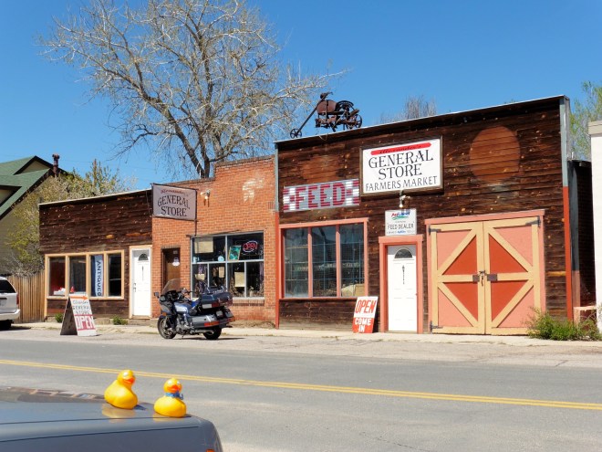 Love the roof decoration