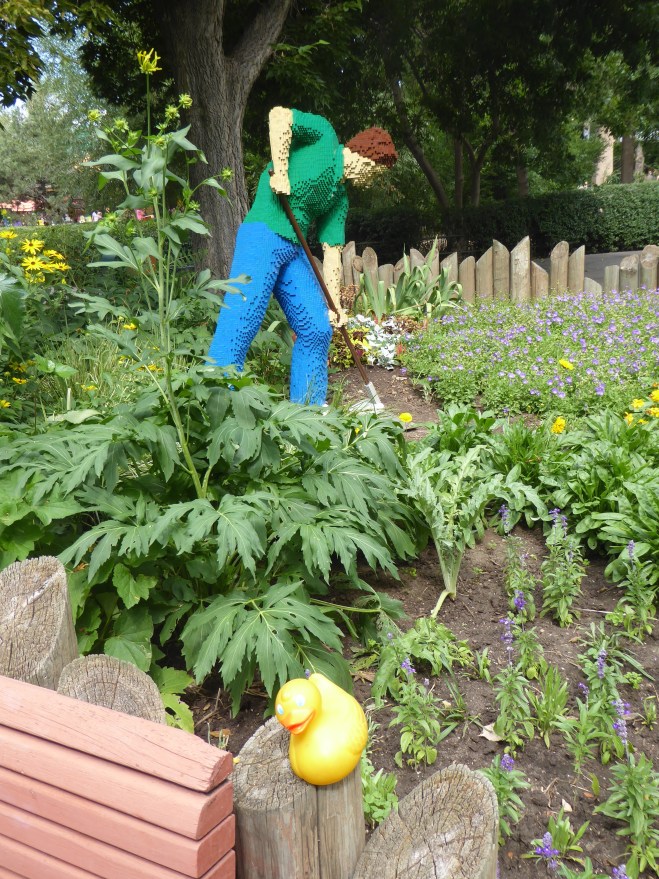 Honoring those who work to keep the zoo nice for us