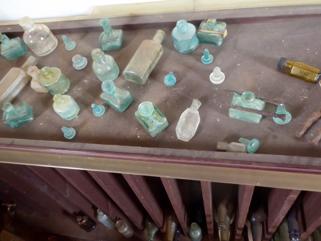 Collection of ink wells