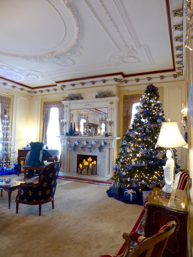 Drawing Room with blue theme