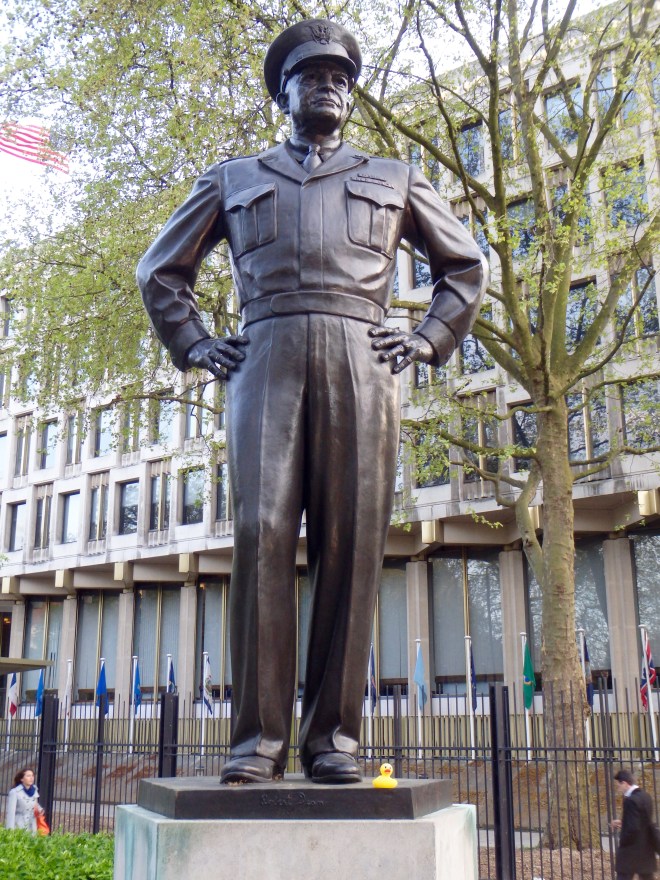 Statue of Pres. and Gen. Eisenhower in London