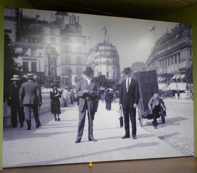 Ufer on the left and Hennings on the right in Paris, 1913