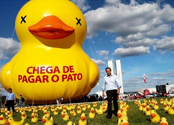 Brazil's 40 foot rubber duck