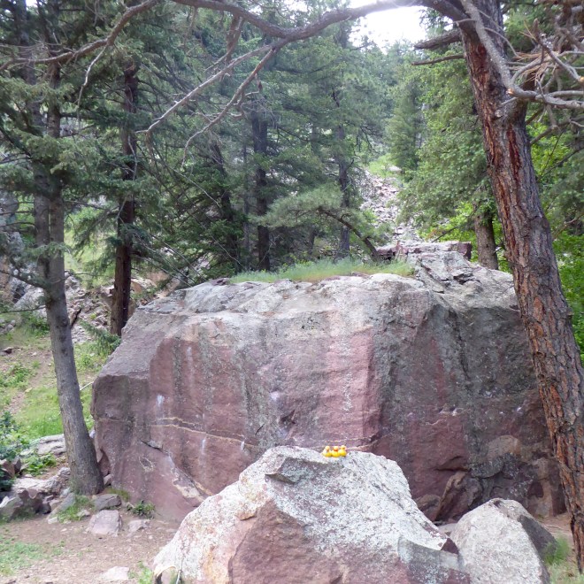 There are some large rocks here. The geology here is fantastic