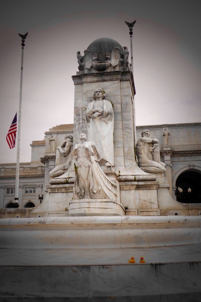 Statue recognizing Columbus's arrival in the New World