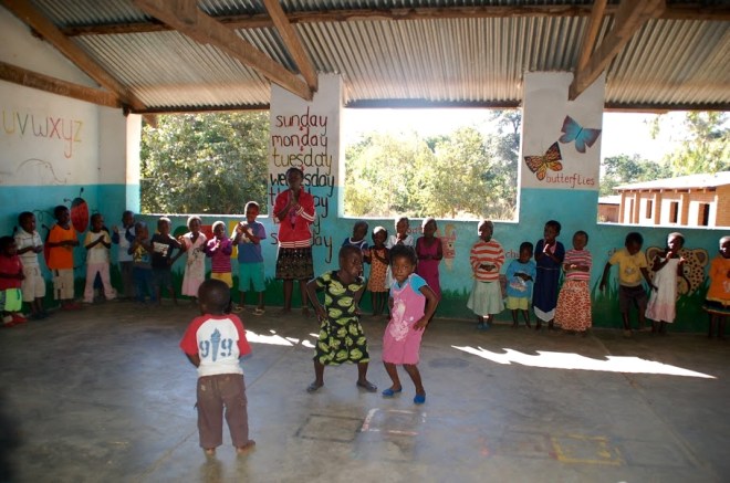 Large circle. Each students gets a turn to dance