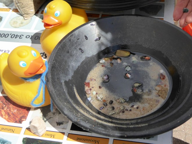 Panning for gems. Pan has wider ridges