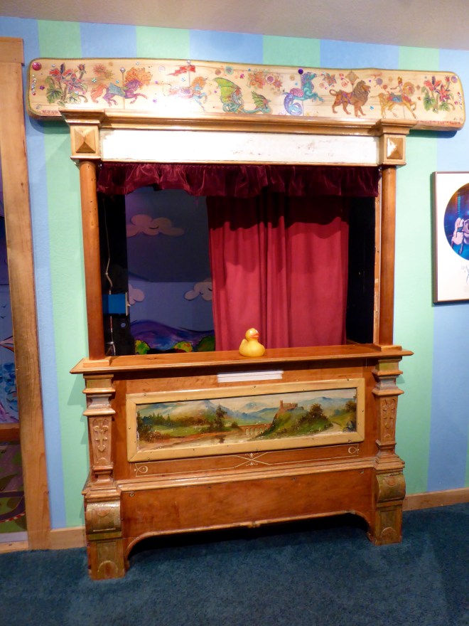 Puppet stage