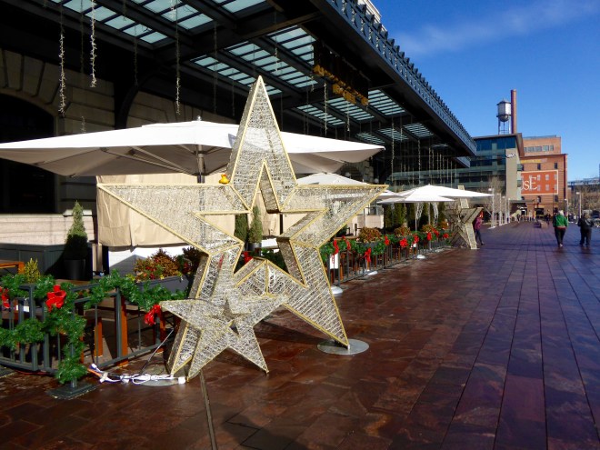 Star outside Union Station 